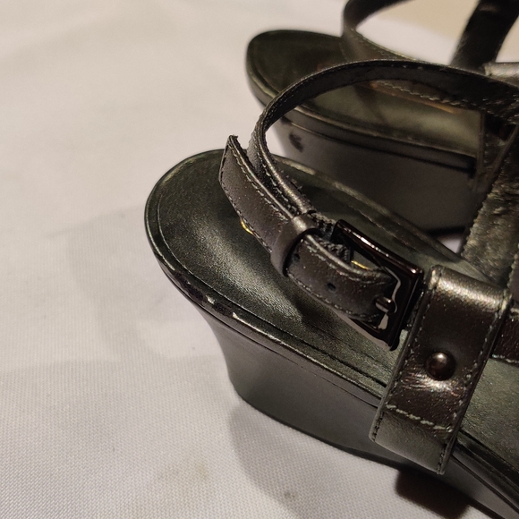 Pewter Easy Spirit Strap Heeled Sandal. - Picture 6 of 8